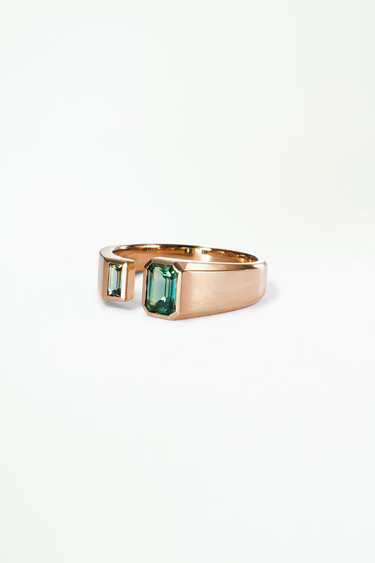 wwake / emerald and baguette cut dyad ring - sapphire