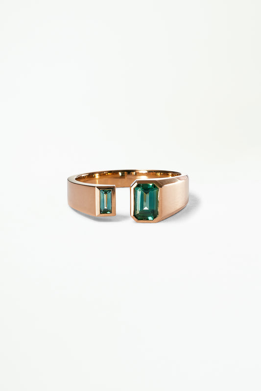 wwake / emerald and baguette cut dyad ring - sapphire