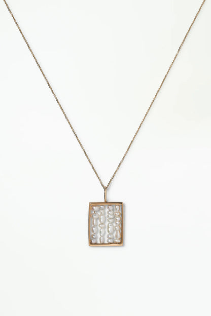 wwake / pearl small weaving pendant charm