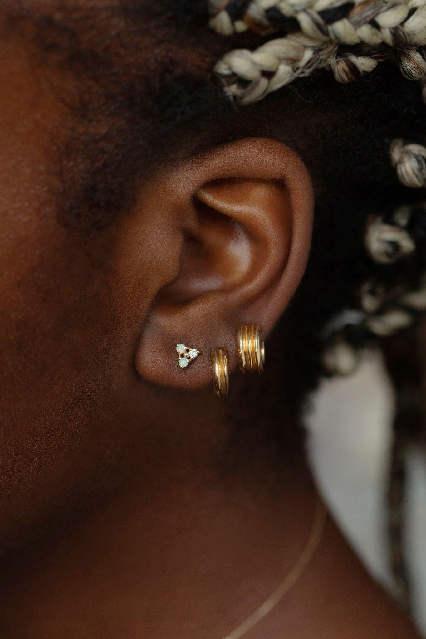 wwake / narrow ripple hoop earrings