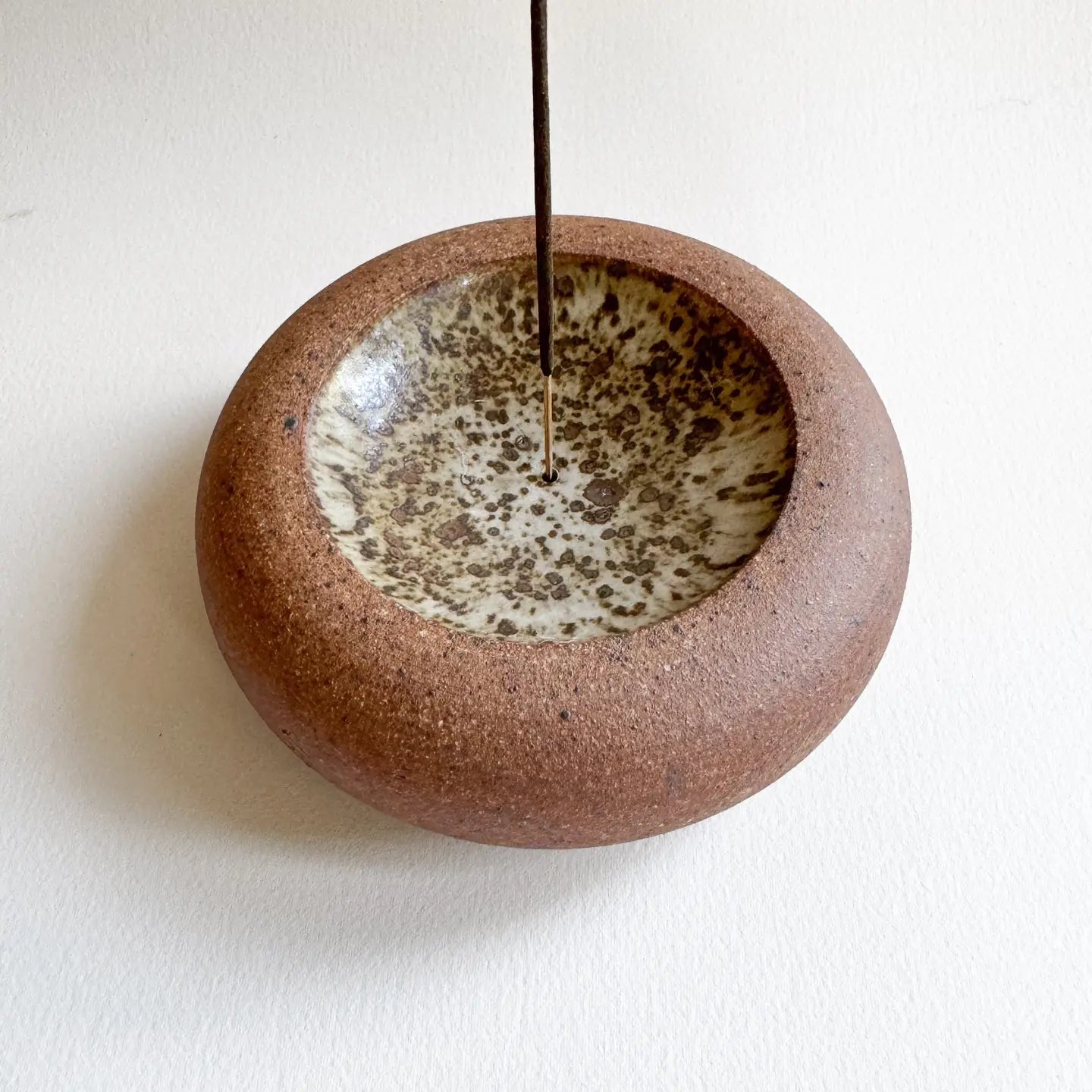 SOMBRA / mossy sandstone incense holder 004