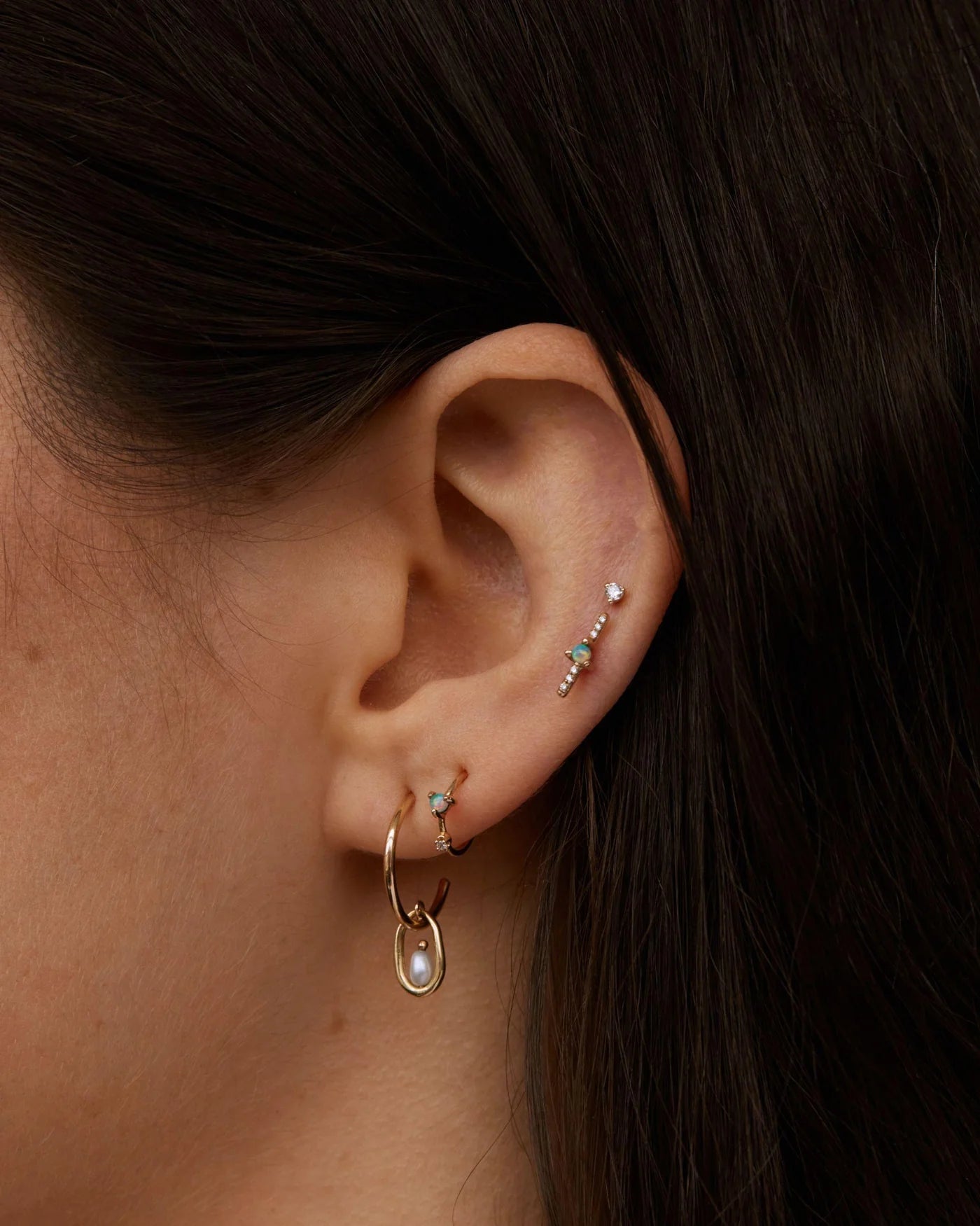wwake / pearl droplet hoop earrings