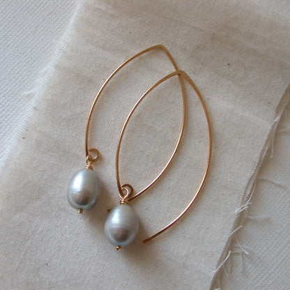 open marquise curving shape earrings - grey pearl