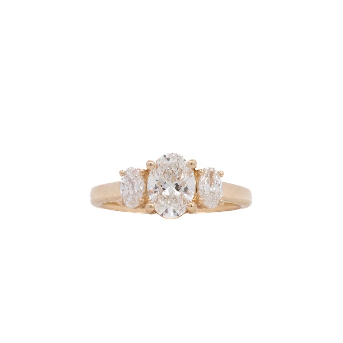 alma oval triple-stone ring - grown diamond