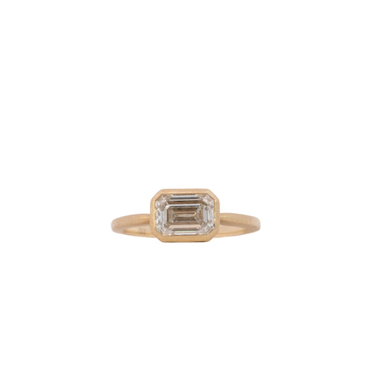 elara ring - emerald - grown diamond