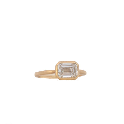 elara ring - emerald - grown diamond