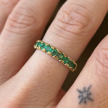 euro band ring - emerald