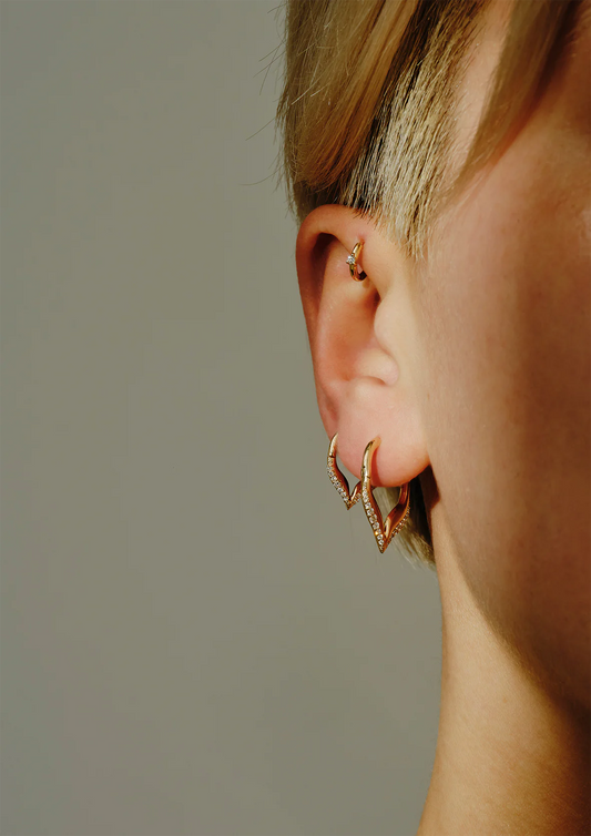 métier / diamond dala lantern clicker hoop earrings