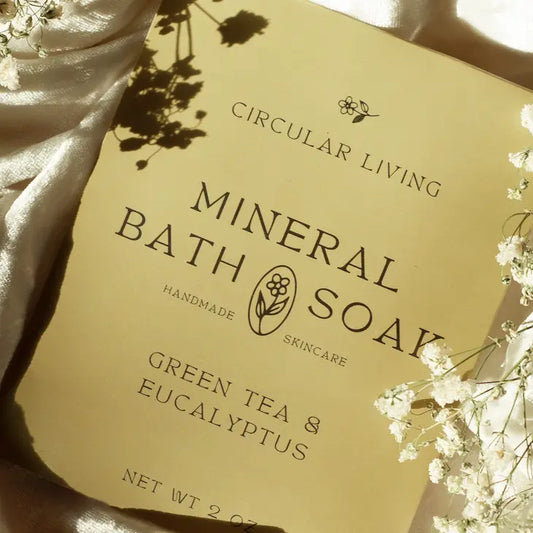 circular living / mineral bath soak sachet - green tea & eucalyptus