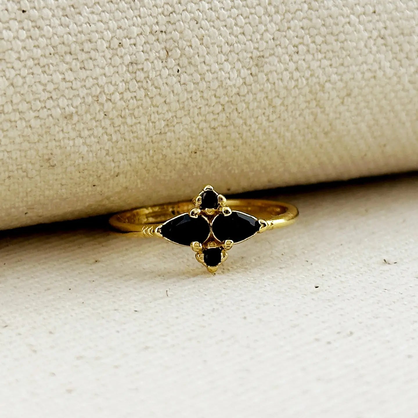 flower stone ring - black cz