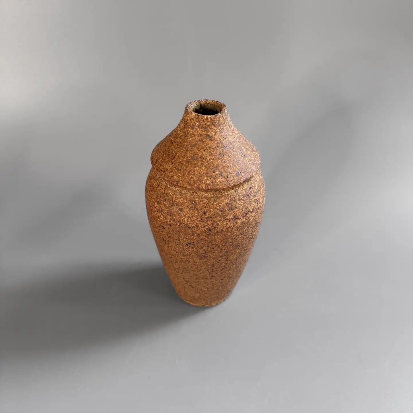 SOMBRA / sandstone bottleneck vase 023