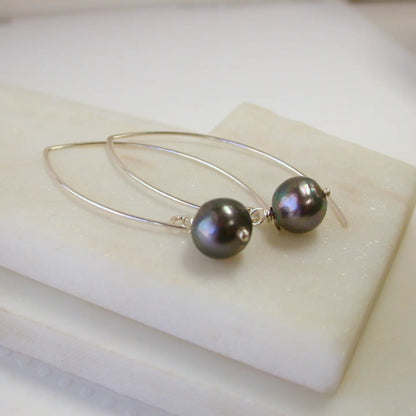 open marquise curving shape earrings - black pearl