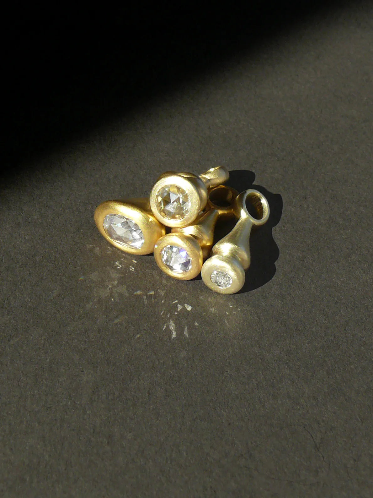 pendulum charm no.1 - salt & pepper natural diamond