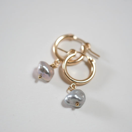 shannon len / grey keshi pearl tiny tube hoops