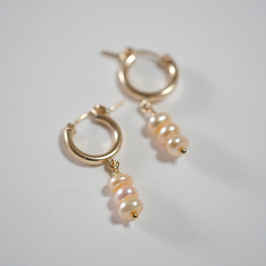 shannon len / triple blush pearl tiny tube hoops