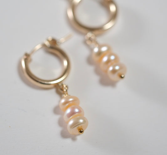 shannon len / triple blush pearl tiny tube hoops
