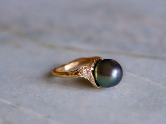 muse ring no.6 - tahitian pearl + natural diamond