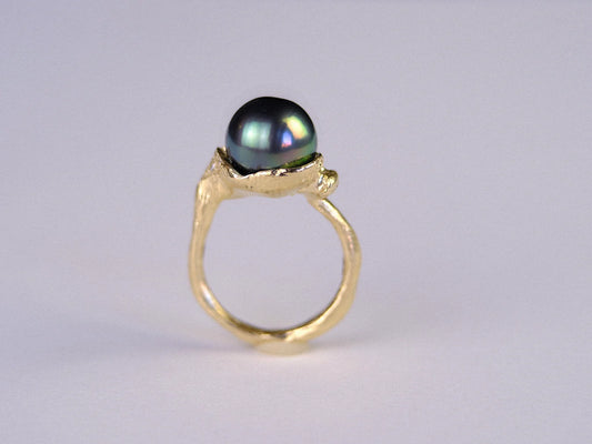 muse ring no.6 - tahitian pearl + natural diamond
