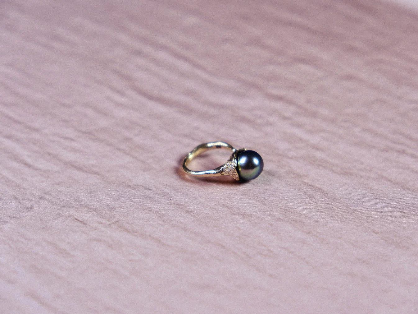 muse ring no.6 - tahitian pearl + natural diamond