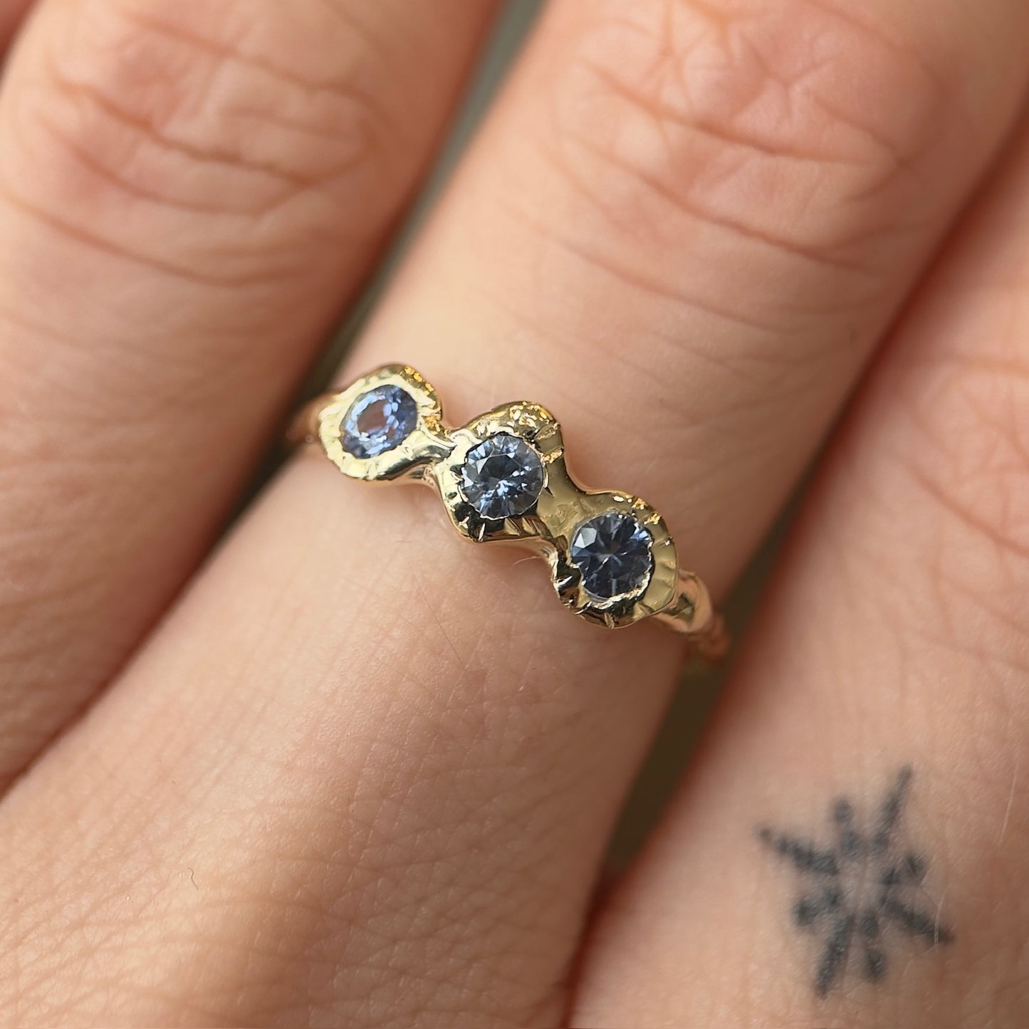 sacré trois ring band - sapphire