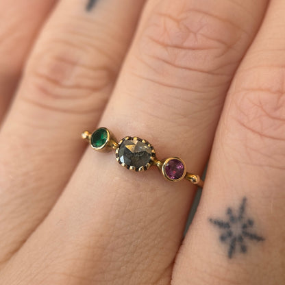 simple ring band - emerald + diamond + spinel