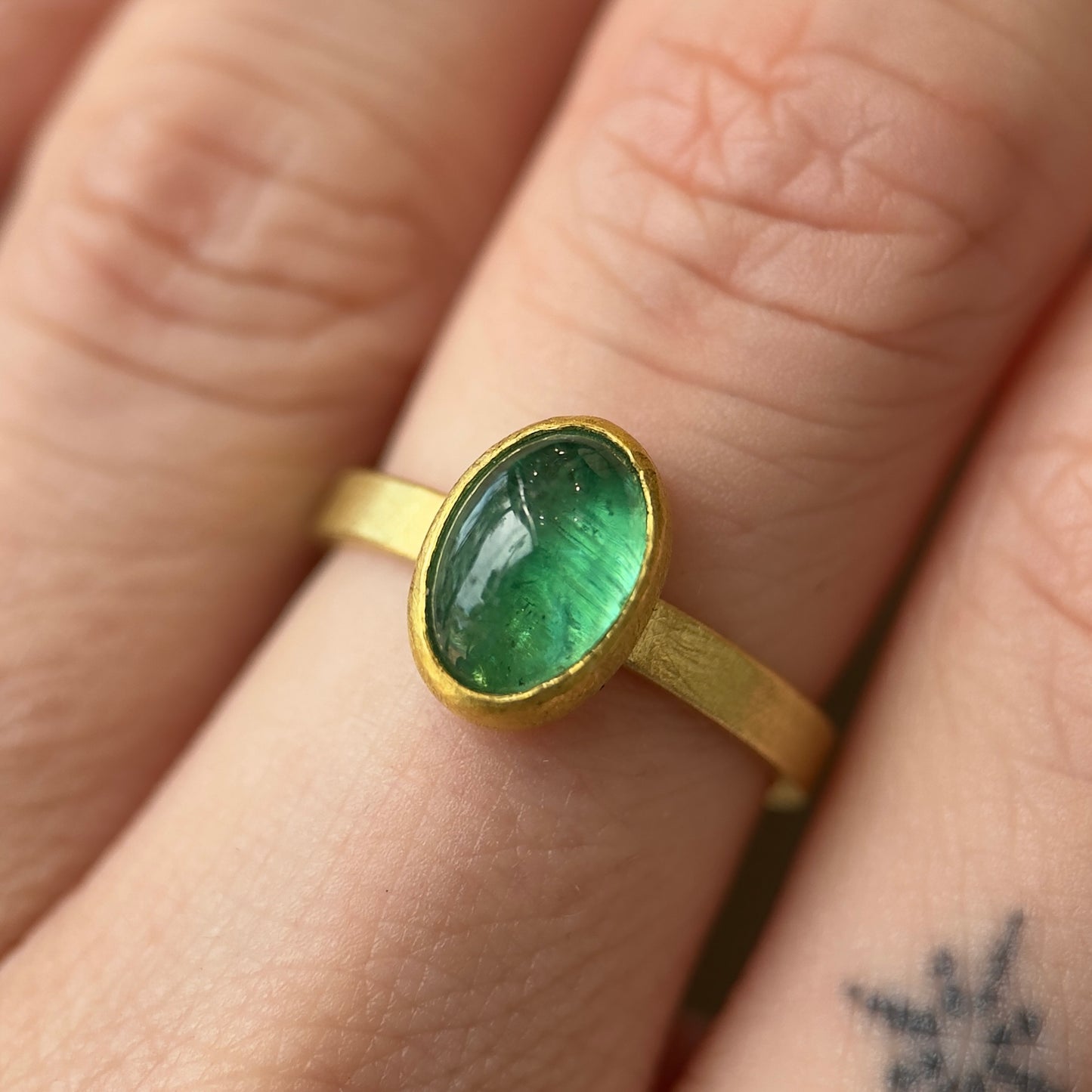oval emerald cabochon ring