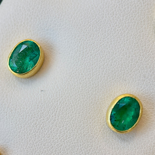 faceted emerald oval stud earrings