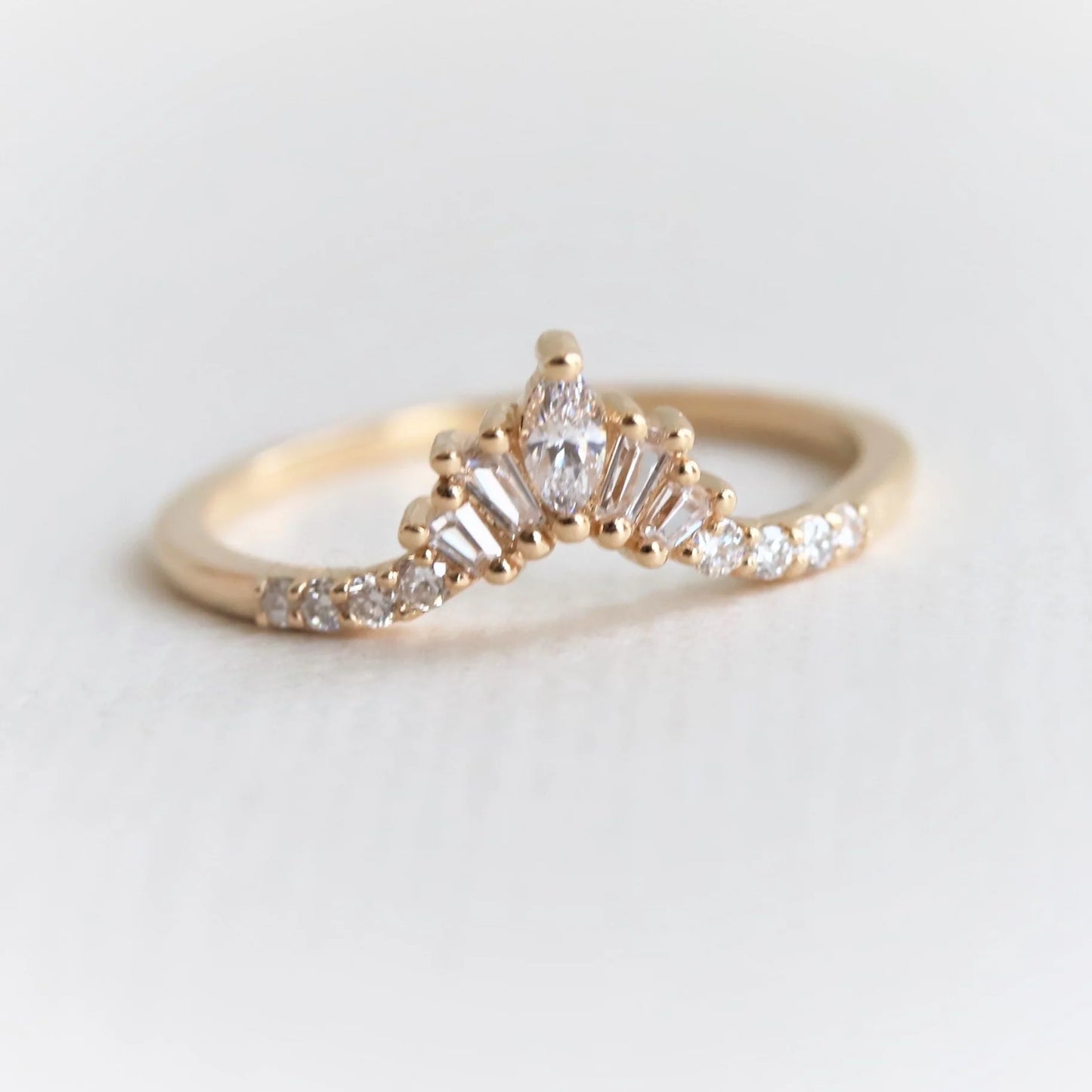 aurora emerald-cut crown ring - grown diamond