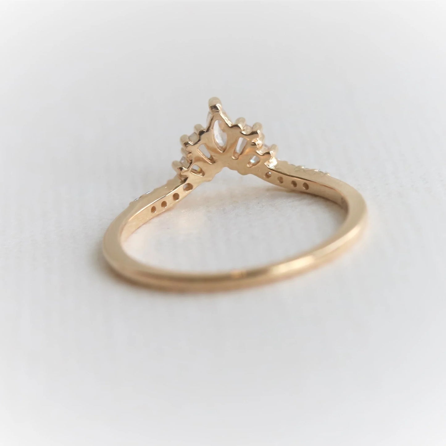 aurora emerald-cut crown ring - grown diamond
