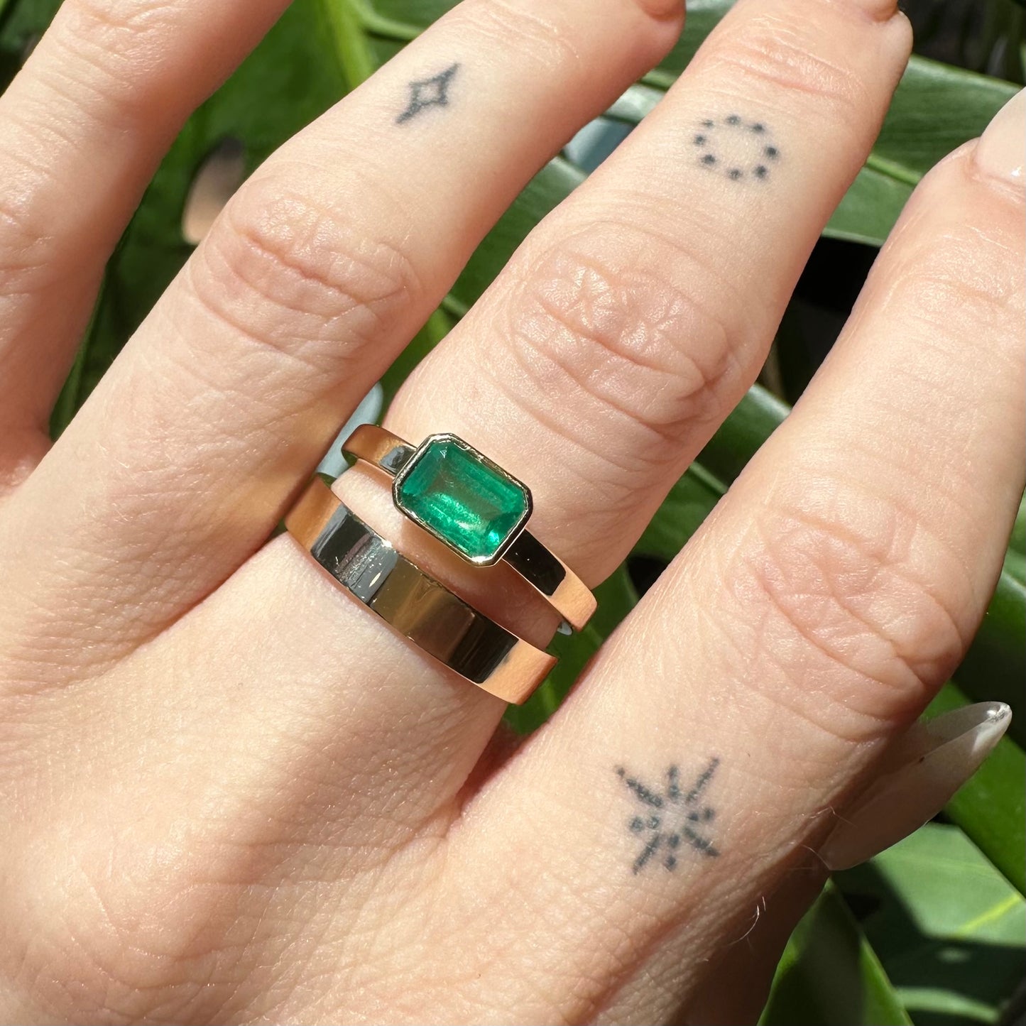 thea ring - natural emerald