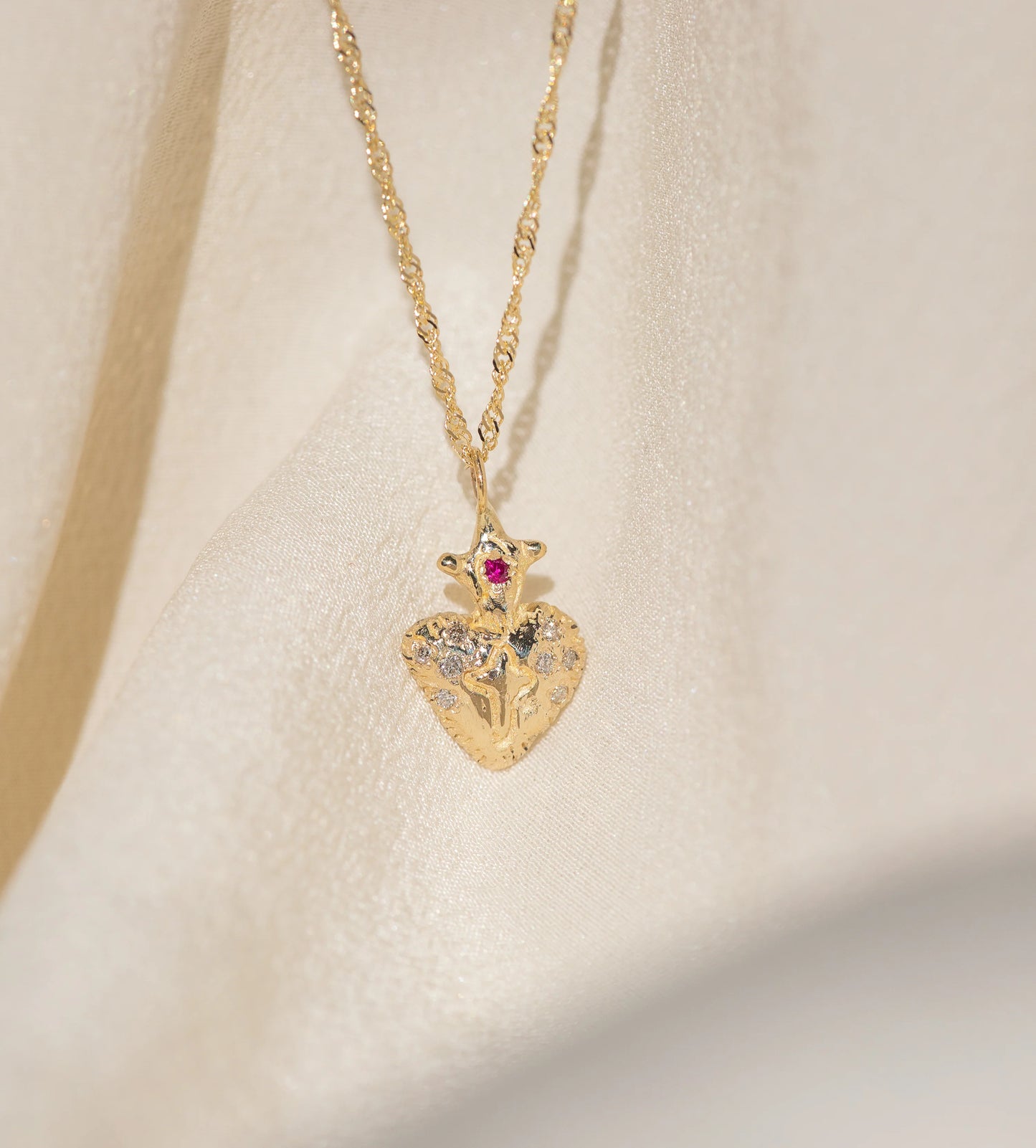 sacré cœur pendant necklace
