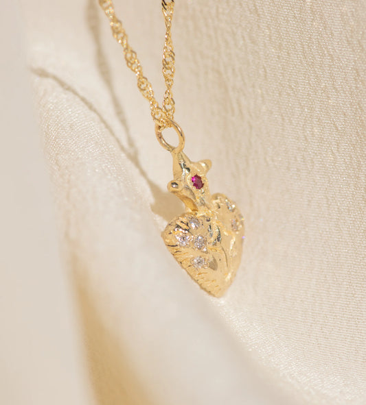 sacré cœur pendant necklace