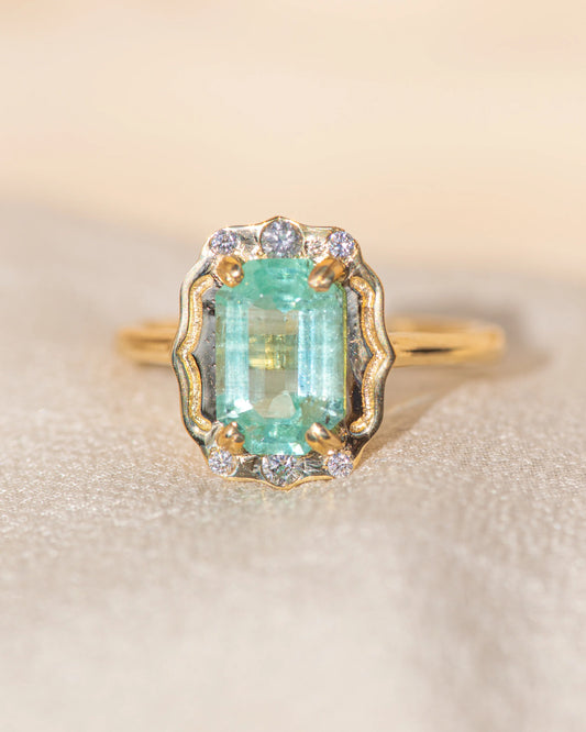 emerald de la dauphine ring
