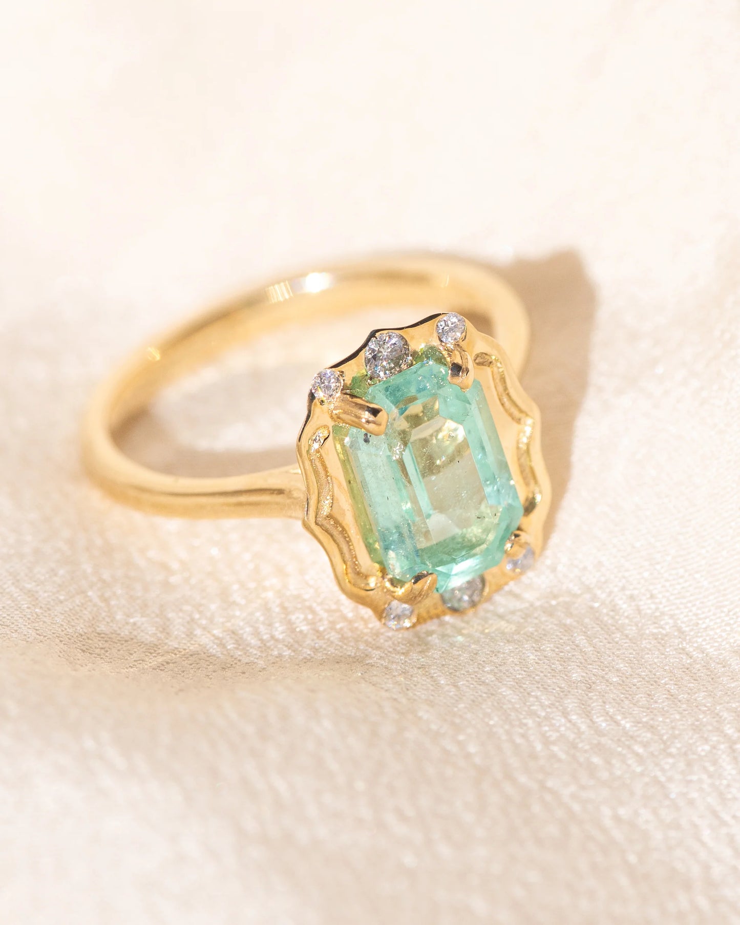 emerald de la dauphine ring