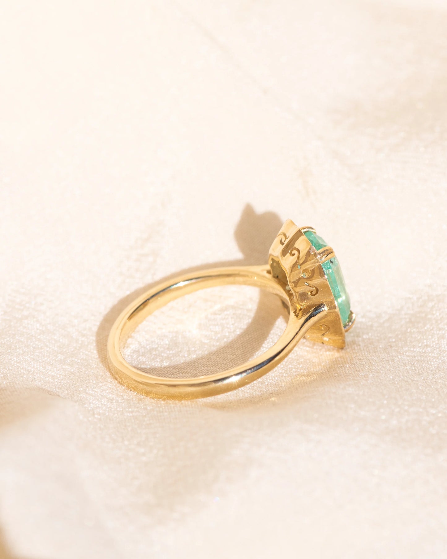 emerald de la dauphine ring