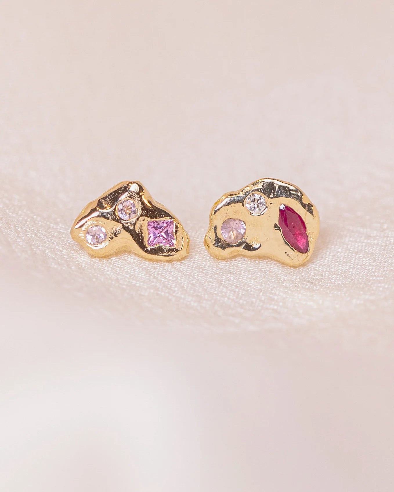 rouge vitrail stud earrings