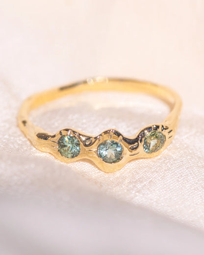 sacré trois ring band - green sapphire