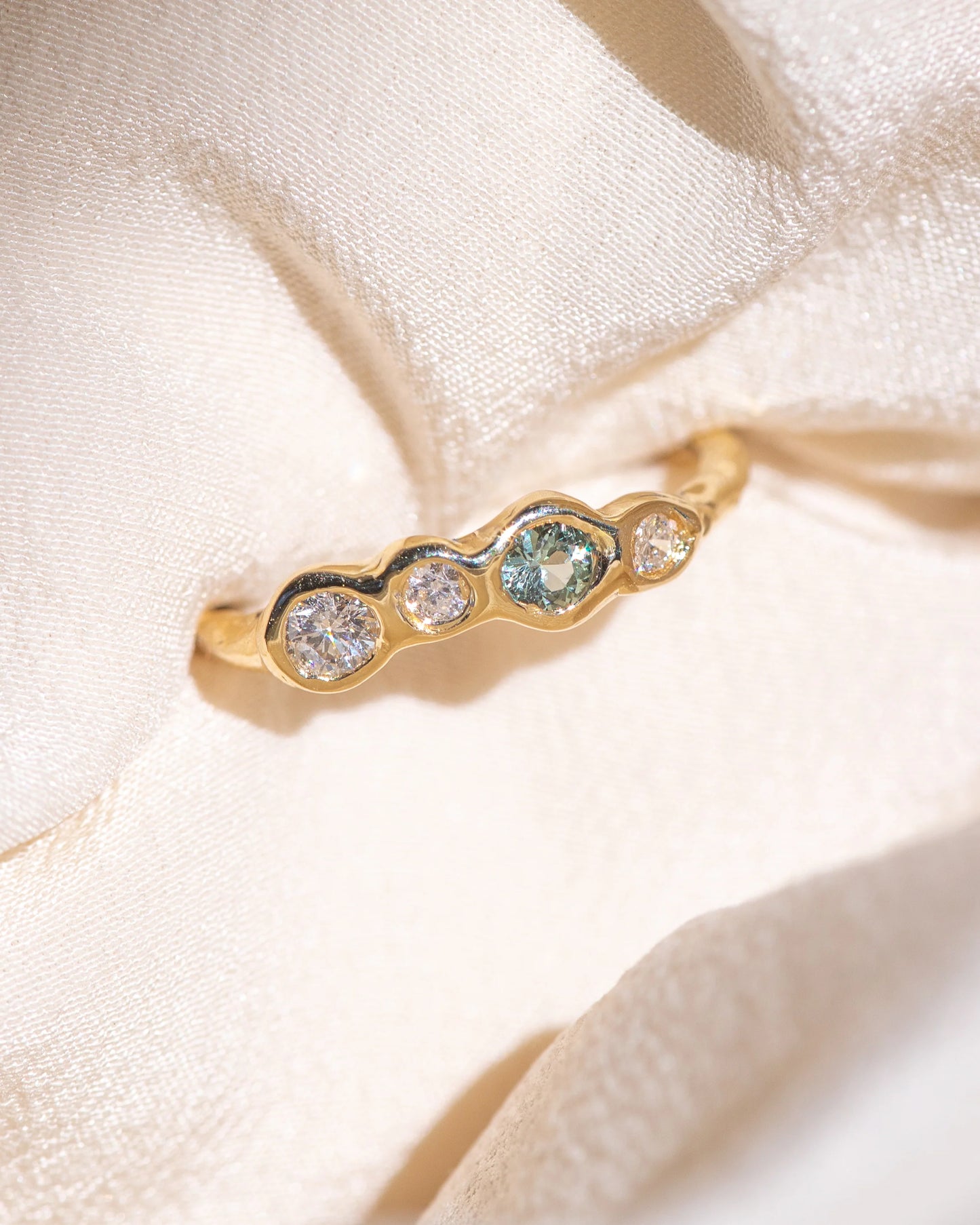 quatre ring band - green sapphire + natural diamond