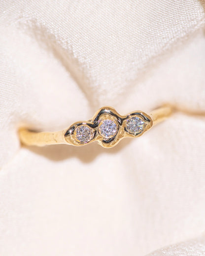 baby sacré trois ring band - natural diamond