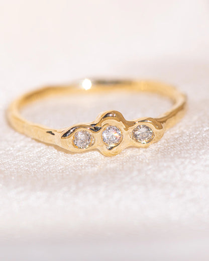 baby sacré trois ring band - natural diamond