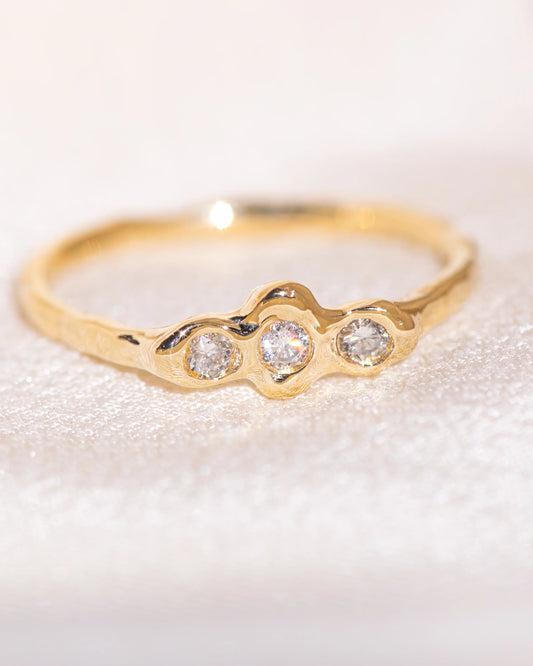 baby sacré trois ring band - natural diamond