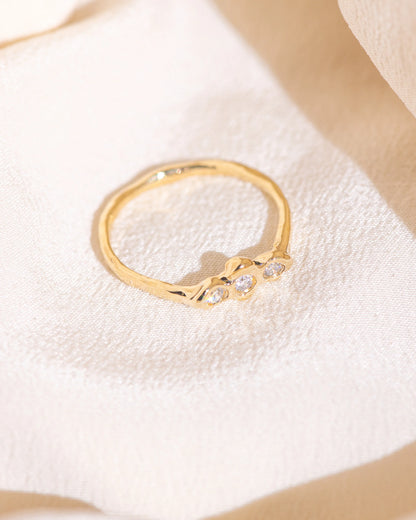 baby sacré trois ring band - natural diamond