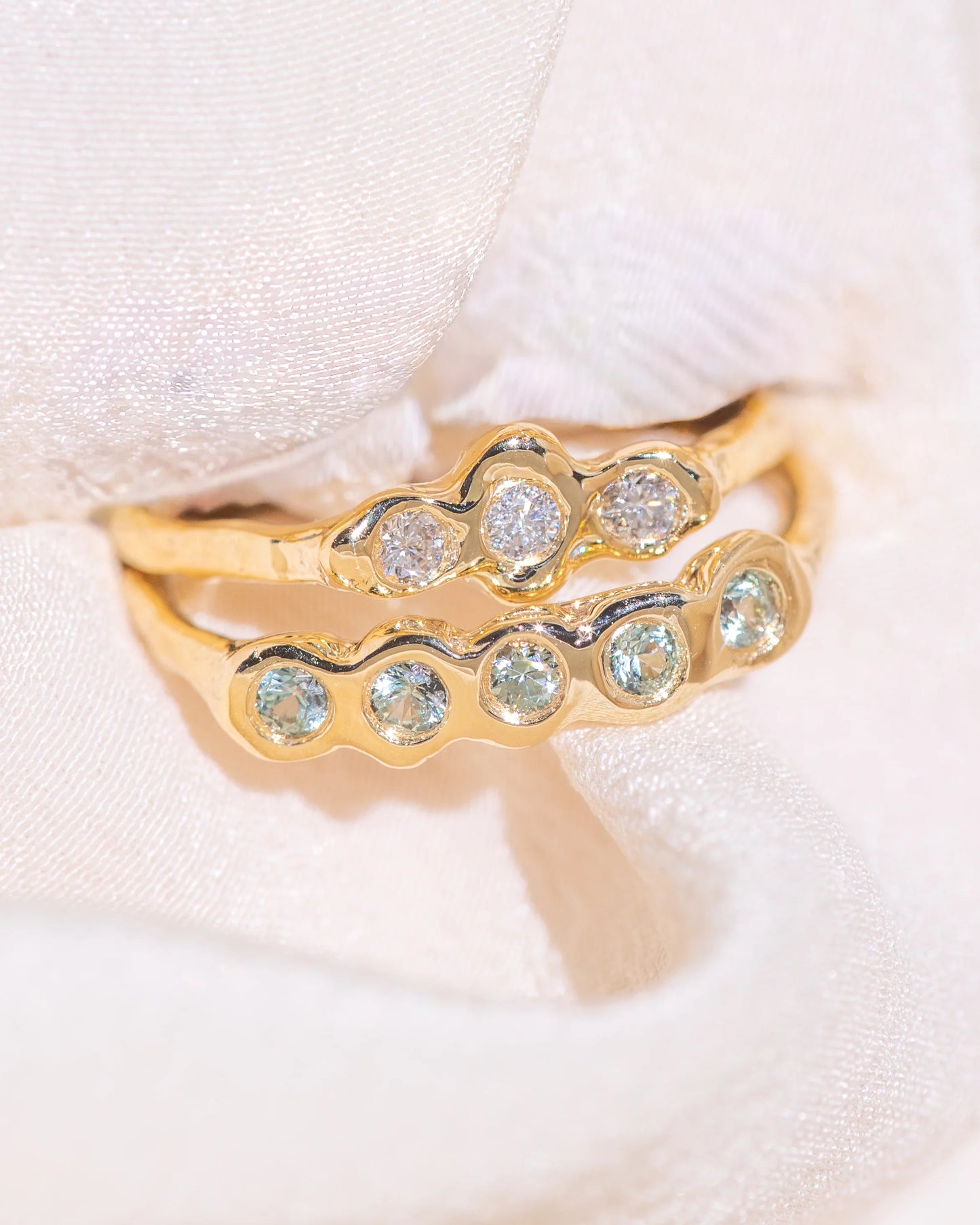 baby sacré trois ring band - natural diamond
