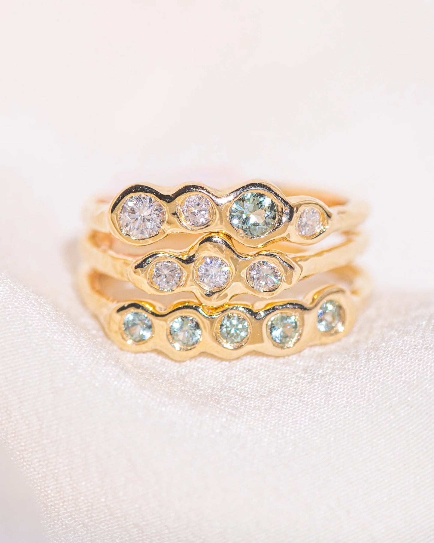 quatre ring band - green sapphire + natural diamond