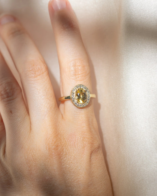 le beurre halo ring - yellow sapphire