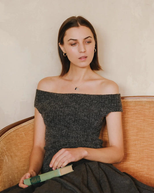 small column hoop earrings