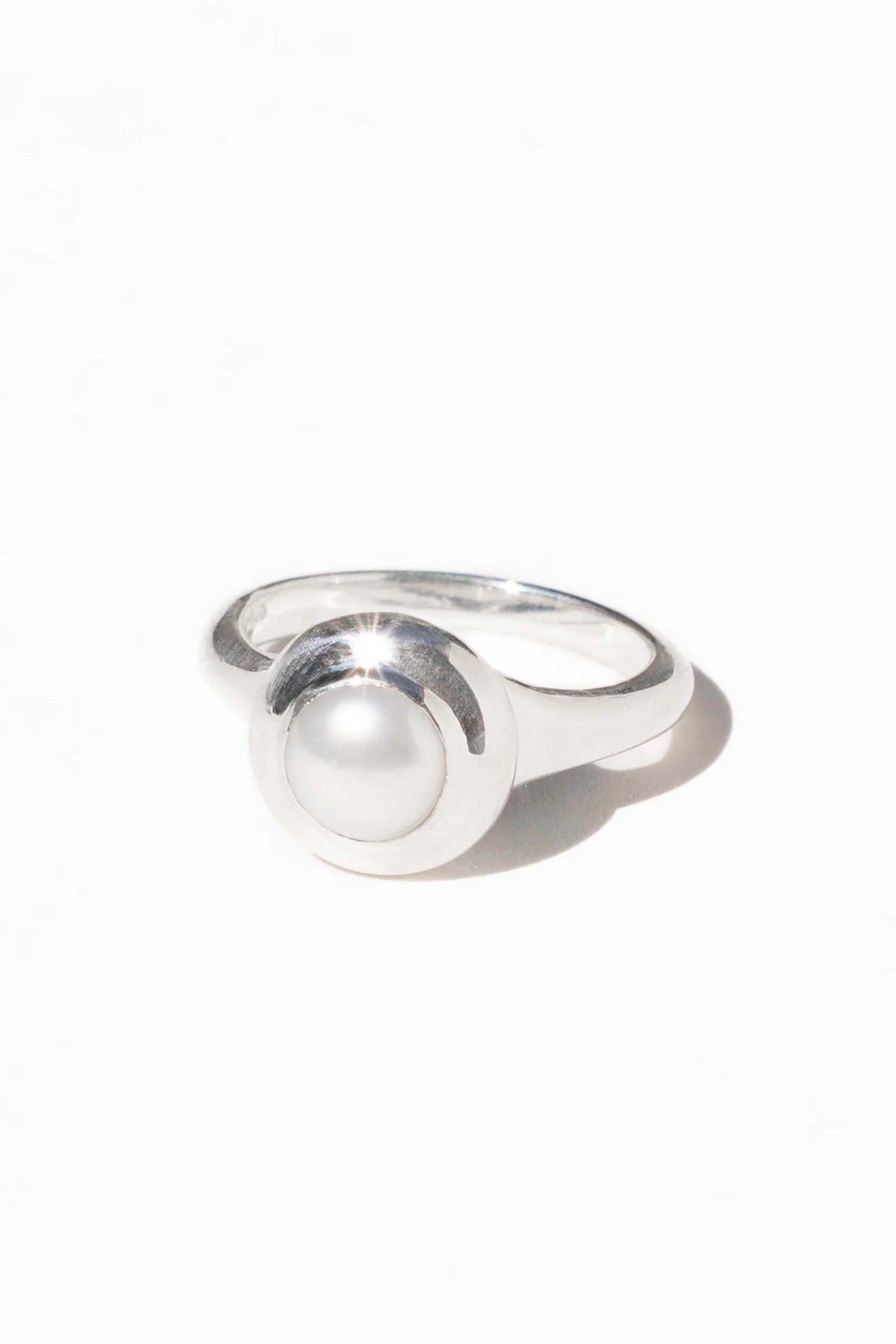 pearlita signet ring