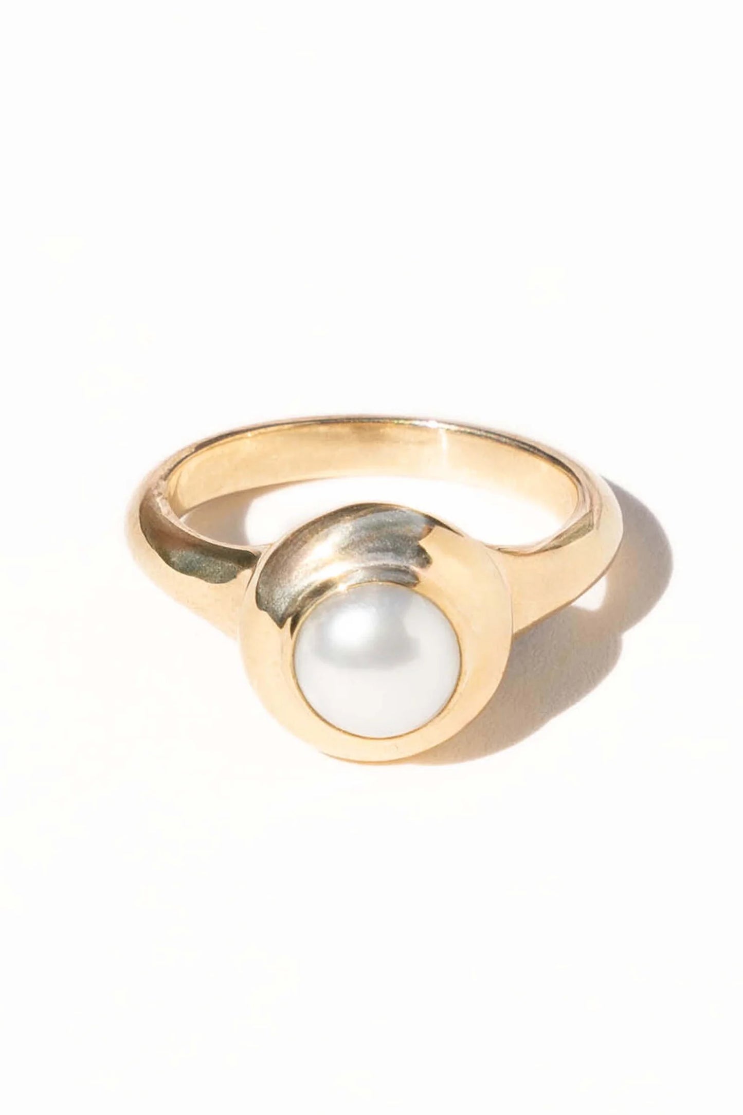 pearlita signet ring