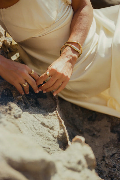pearlita signet ring