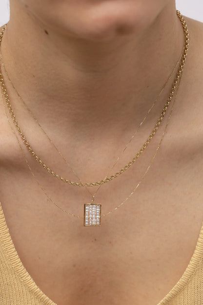 wwake / pearl small weaving pendant charm